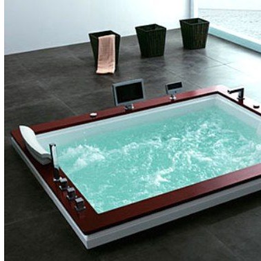 Luxurious Whirlpool White Bathtub cum Jacuzzi