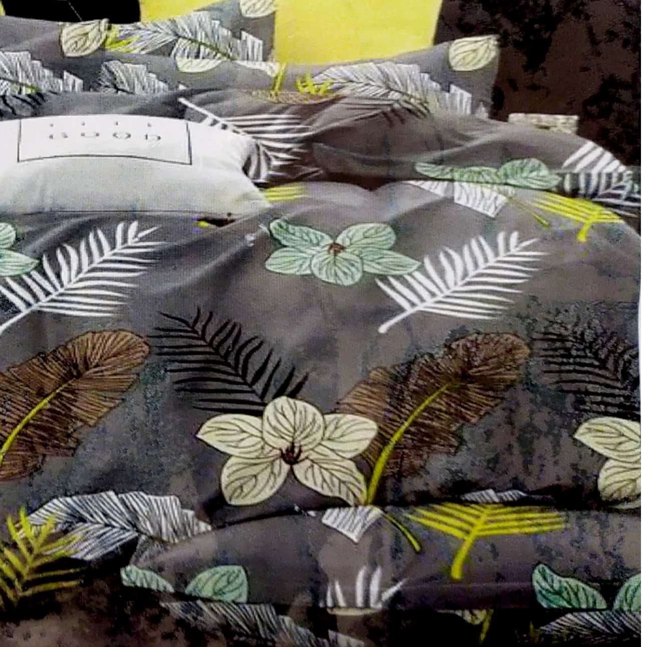 Printed Comforter Set of 4 (1 Double Bedsheet With 2 Pillow Covers & 1 Comforter) - rear_view
